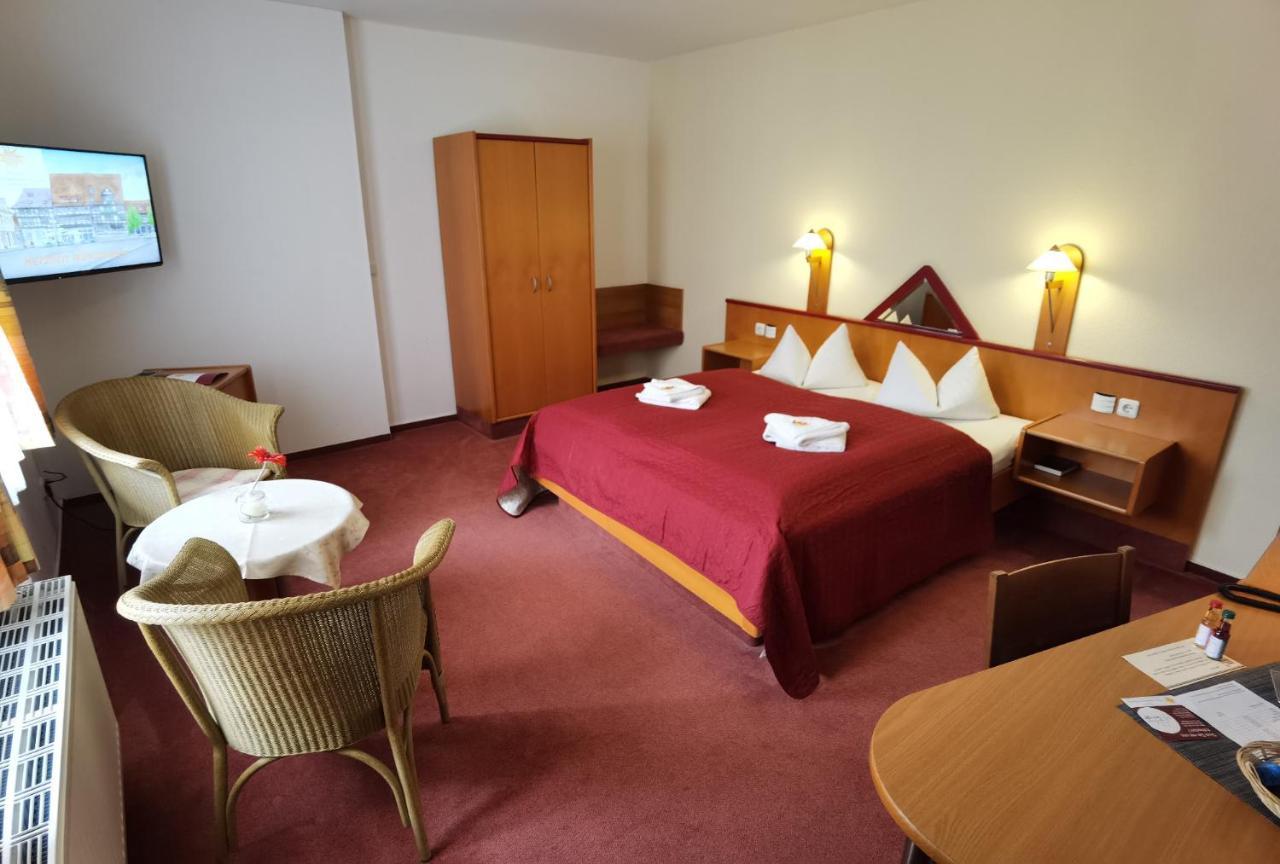 Hotel Zur Goldenen Sonne Quedlinbourg Extérieur photo