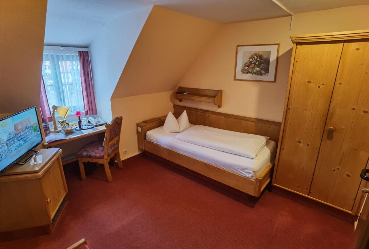 Hotel Zur Goldenen Sonne Quedlinbourg Extérieur photo