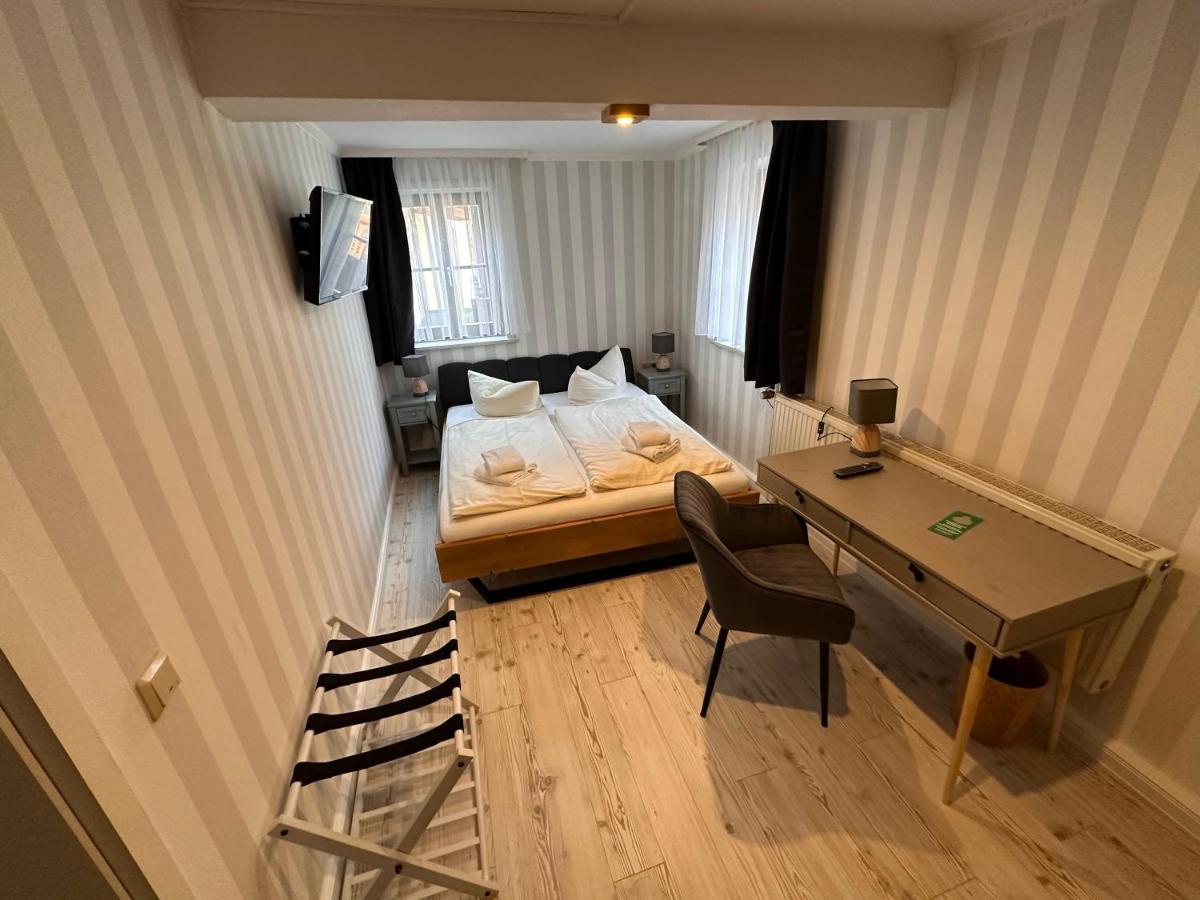 Hotel Zur Goldenen Sonne Quedlinbourg Extérieur photo