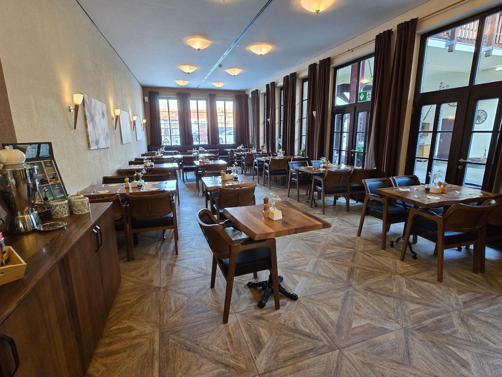 Hotel Zur Goldenen Sonne Quedlinbourg Extérieur photo