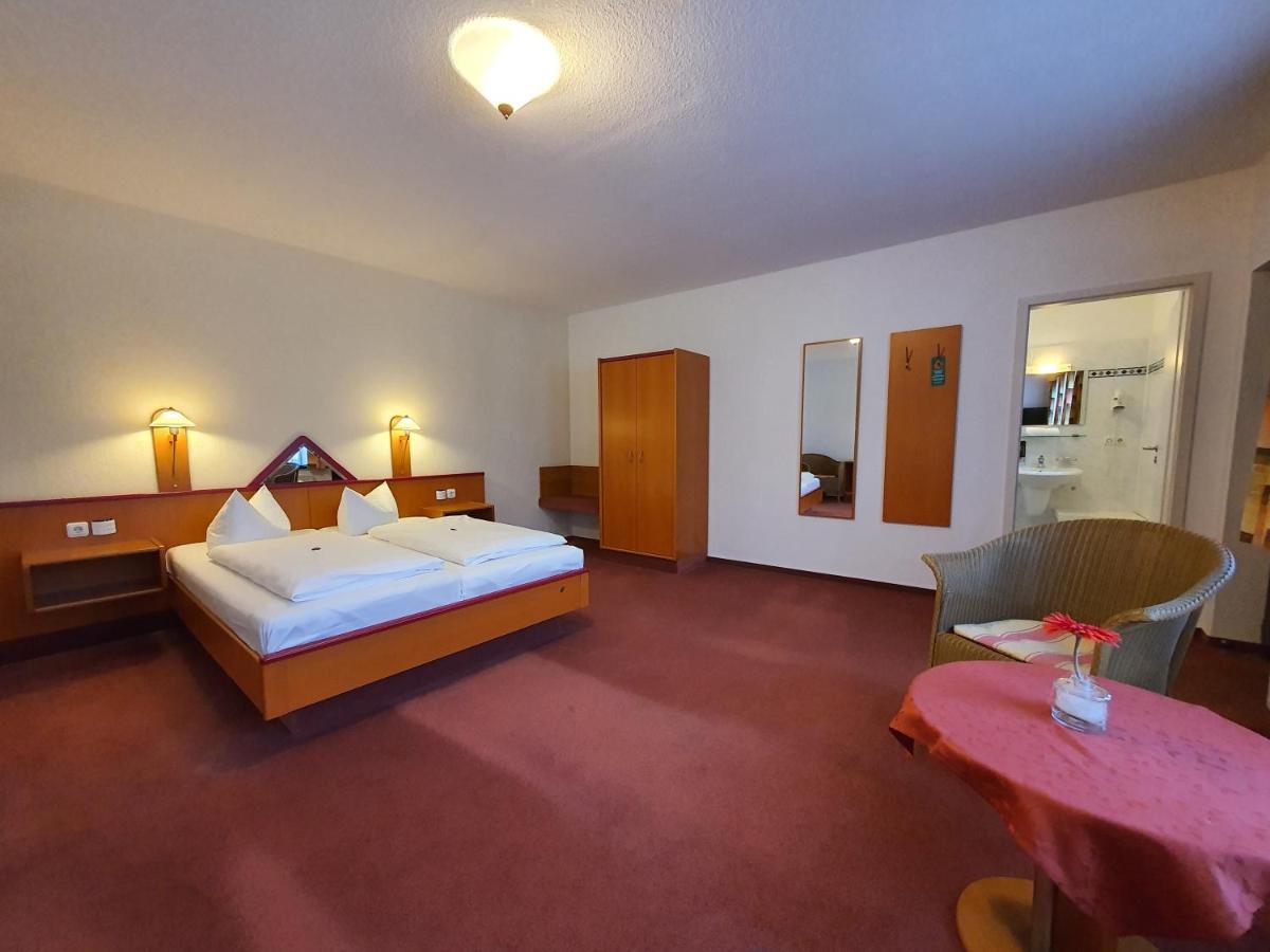 Hotel Zur Goldenen Sonne Quedlinbourg Extérieur photo