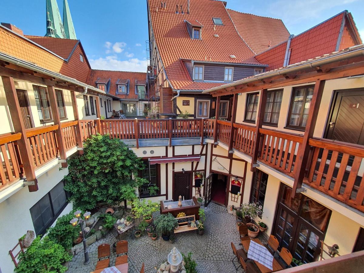 Hotel Zur Goldenen Sonne Quedlinbourg Extérieur photo